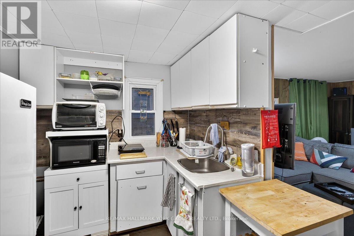 881 Clifton Boulevard, Innisfil, Ontario  L9S 4L7 - Photo 8 - N13125992