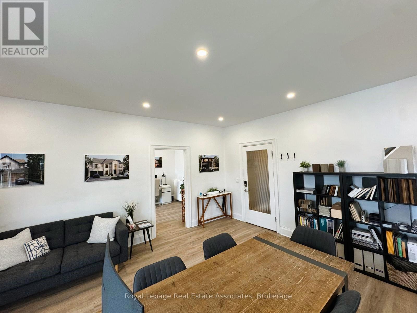 201+b - 94 Lakeshore Road E, Mississauga, Ontario  L5G 1E3 - Photo 4 - W13125940