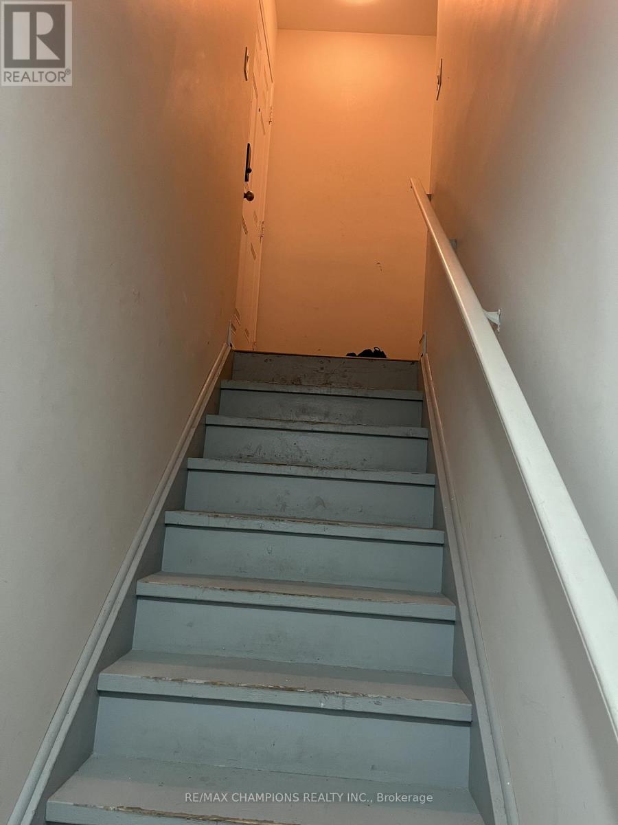19 Pentonville Road, Brampton, Ontario  L6R 3R9 - Photo 2 - W13125942