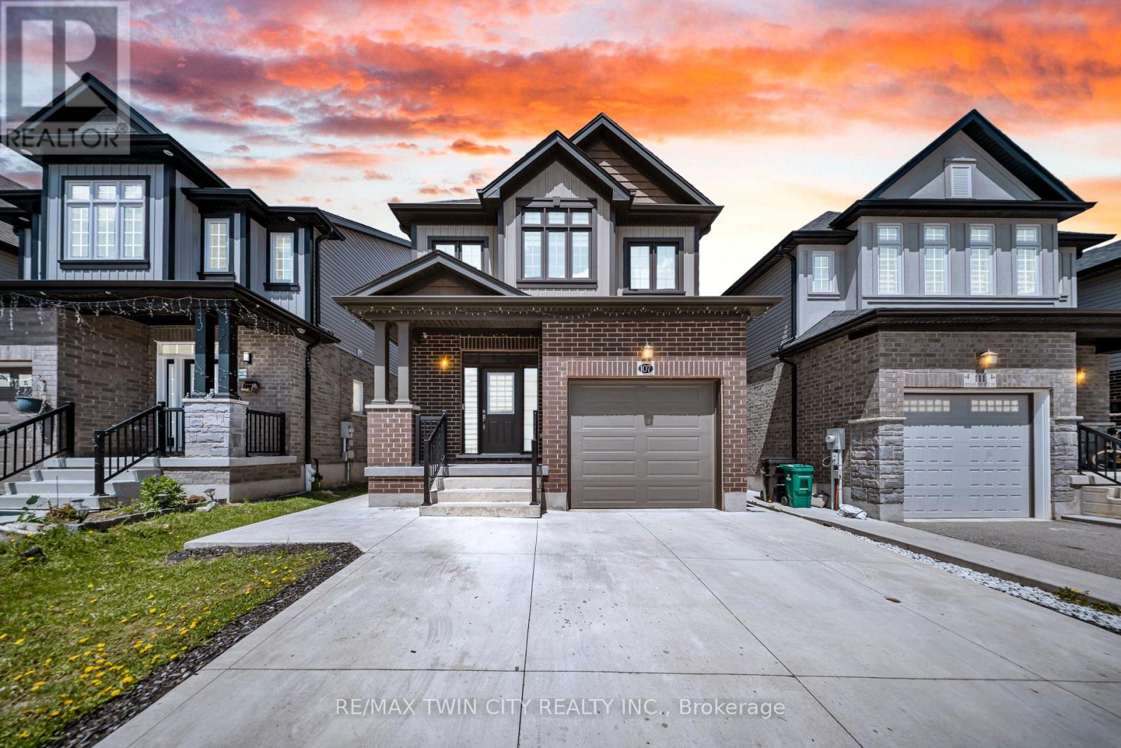 107 MONARCH WOODS DRIVE, Kitchener, Ontario
