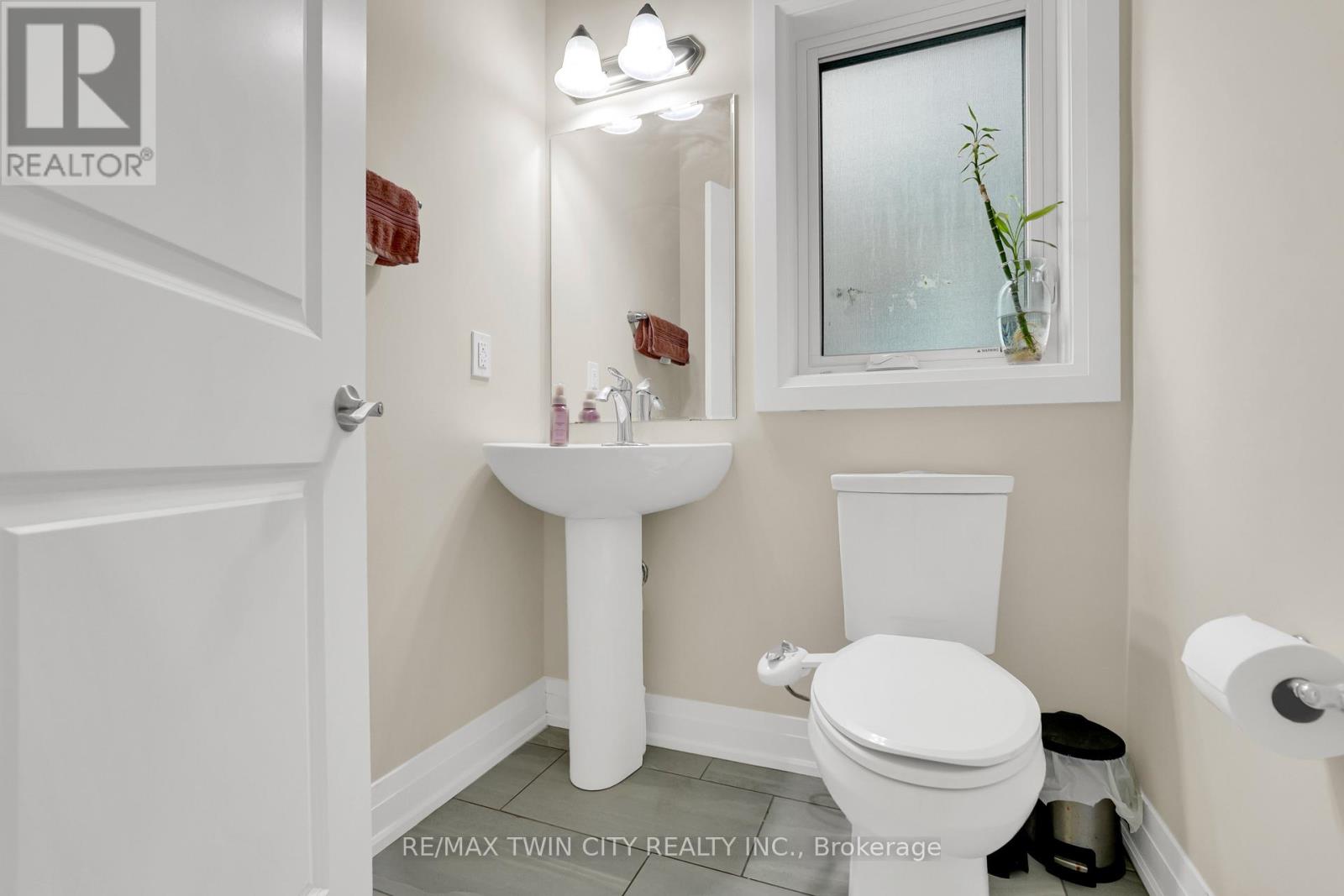 107 Monarch Woods Drive, Kitchener, Ontario  N2P 0K2 - Photo 13 - X13125950