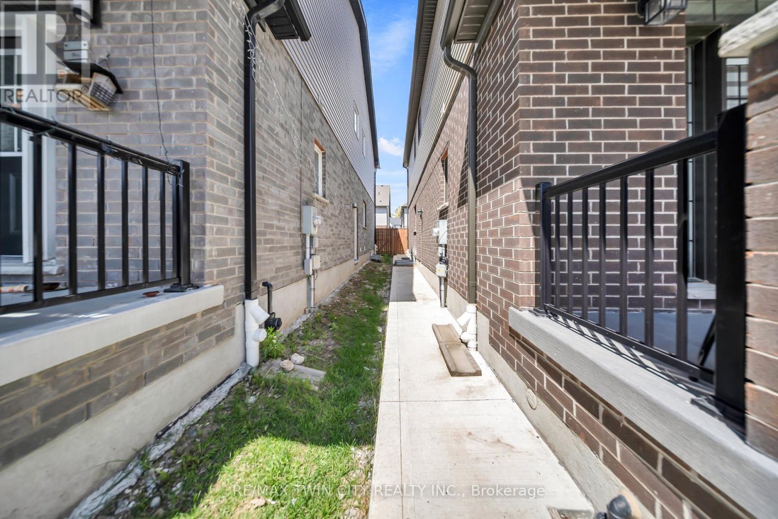 107 Monarch Woods Drive, Kitchener, Ontario  N2P 0K2 - Photo 27 - X13125950