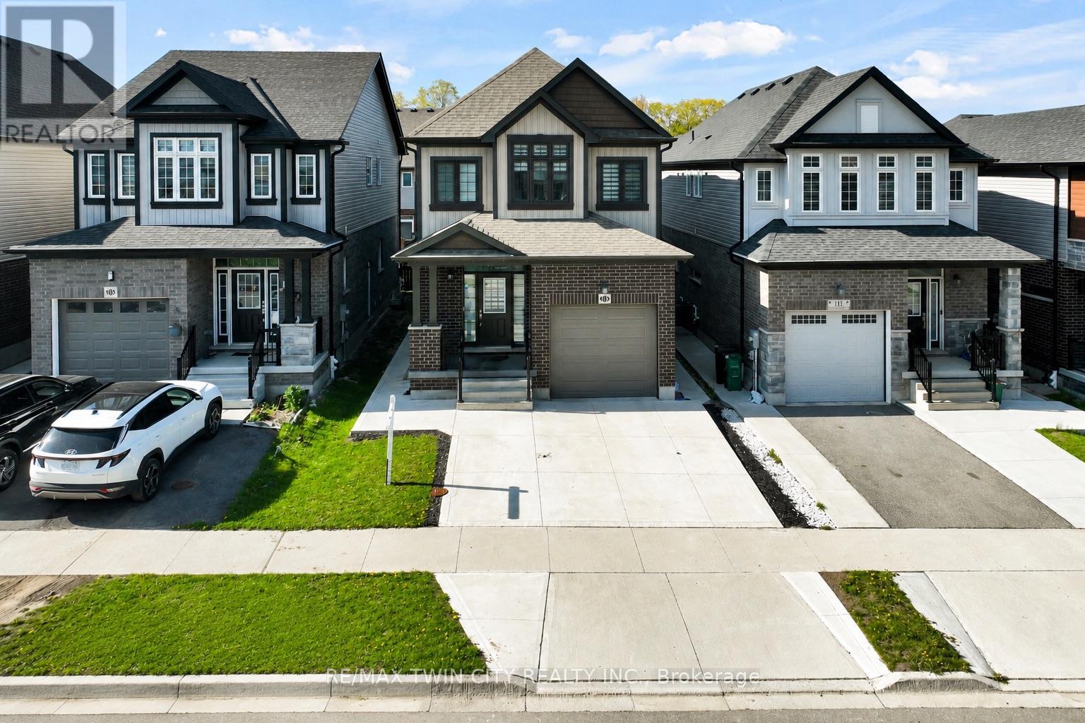 107 Monarch Woods Drive, Kitchener, Ontario  N2P 0K2 - Photo 3 - X13125950