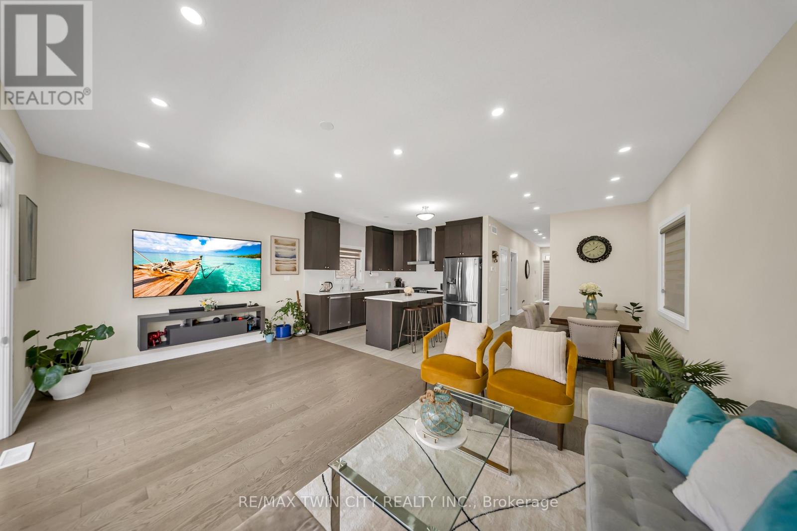 107 Monarch Woods Drive, Kitchener, Ontario  N2P 0K2 - Photo 6 - X13125950