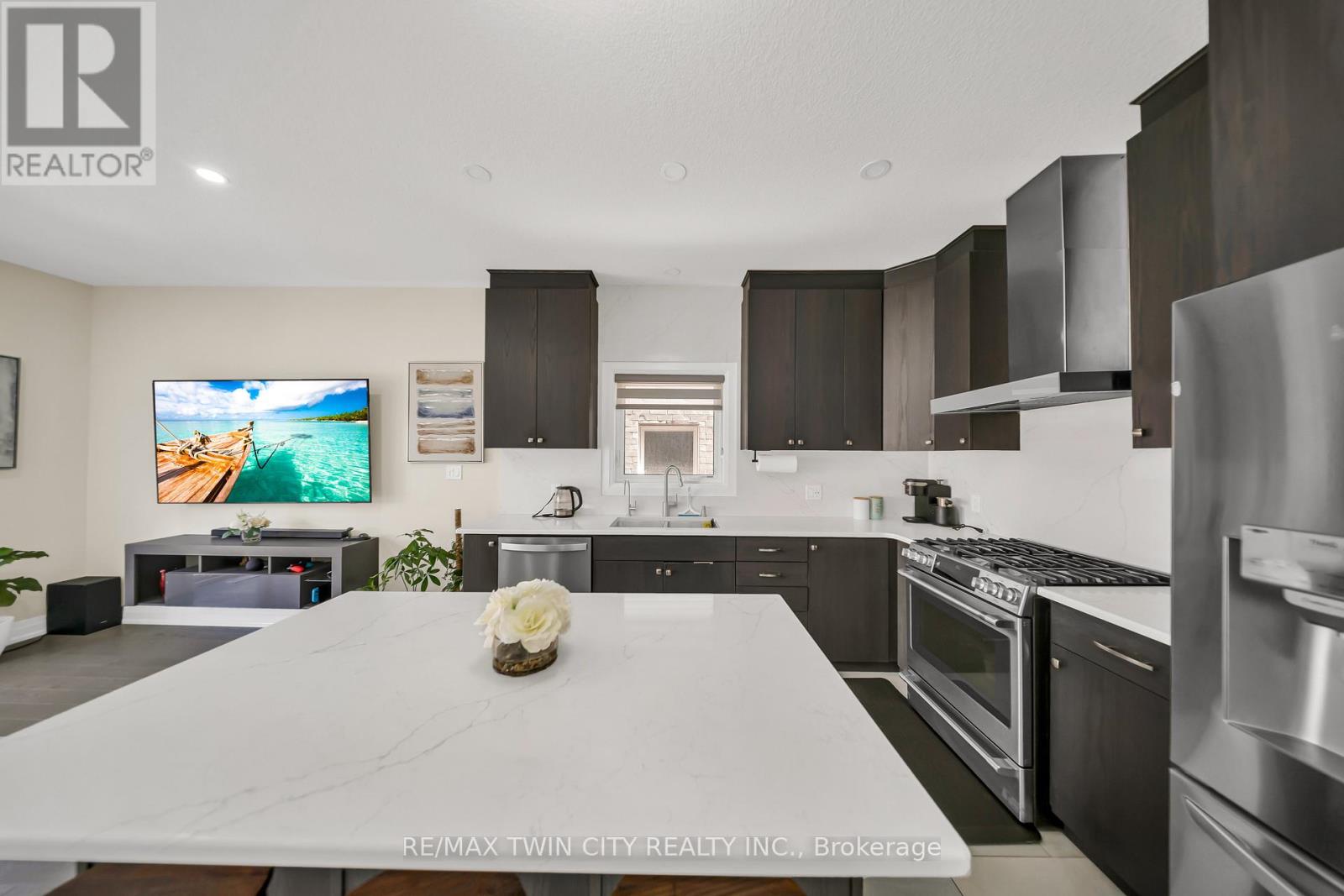 107 Monarch Woods Drive, Kitchener, Ontario  N2P 0K2 - Photo 8 - X13125950