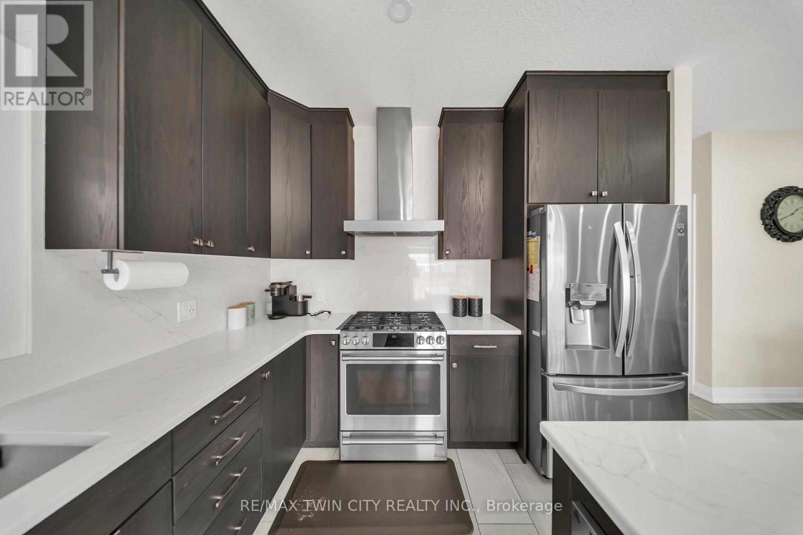 107 Monarch Woods Drive, Kitchener, Ontario  N2P 0K2 - Photo 9 - X13125950