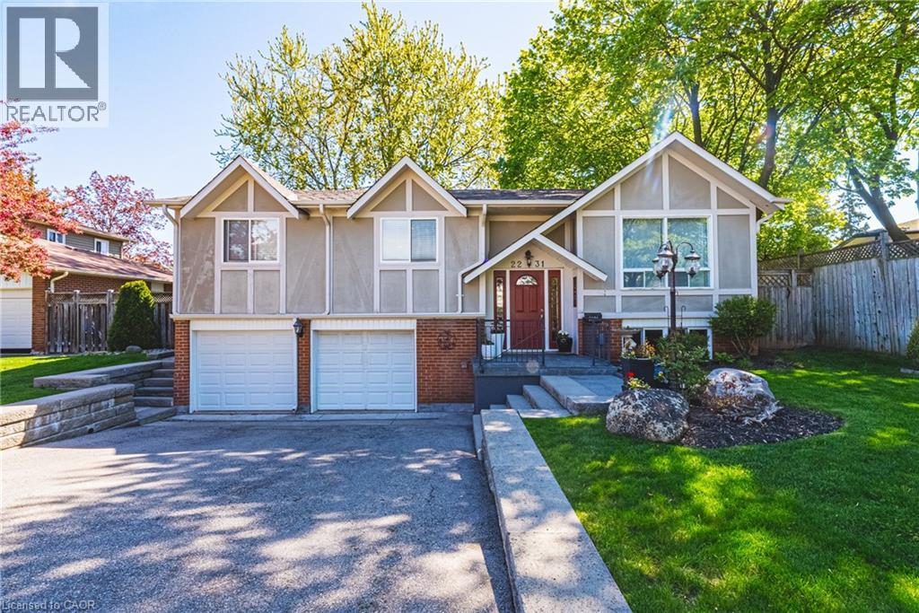 2231 SANDRINGHAM Drive, Burlington, Ontario