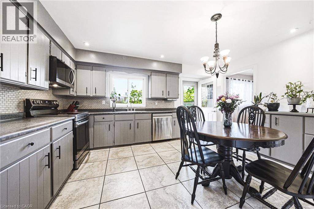 2231 Sandringham Drive, Burlington, Ontario  L7P 3E6 - Photo 10 - 40828323