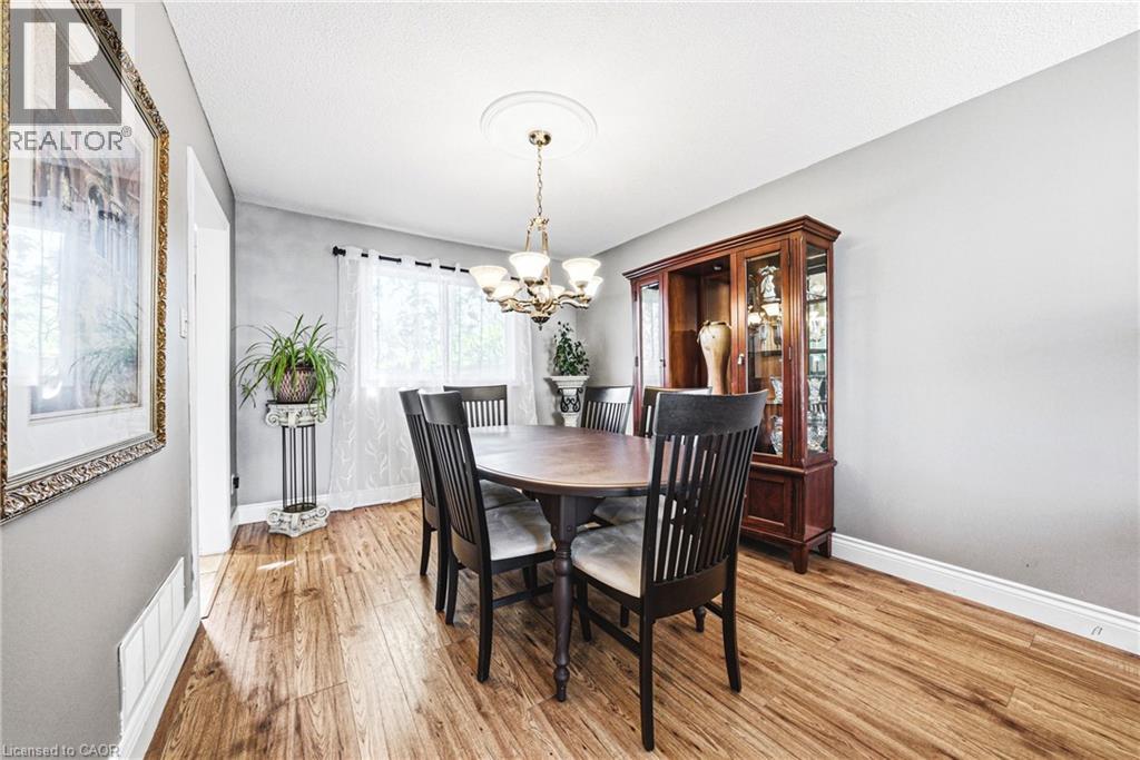 2231 Sandringham Drive, Burlington, Ontario  L7P 3E6 - Photo 7 - 40828323
