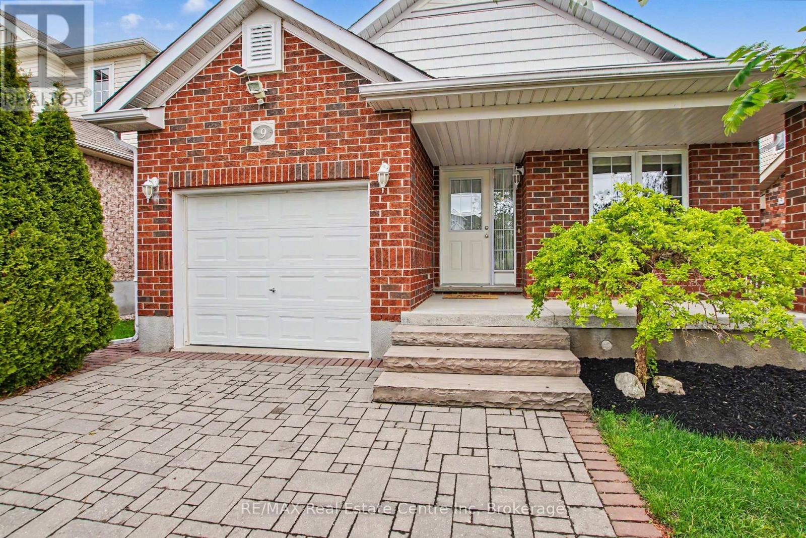 9 Washburn Drive, Guelph, Ontario  N1E 0B4 - Photo 3 - X13126078