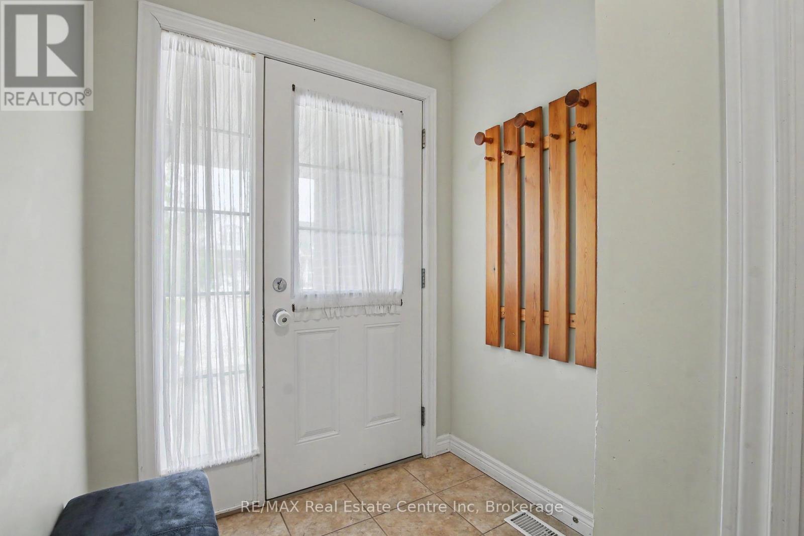 9 Washburn Drive, Guelph, Ontario  N1E 0B4 - Photo 4 - X13126078