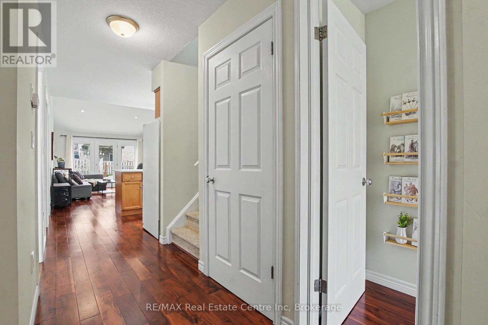 9 Washburn Drive, Guelph, Ontario  N1E 0B4 - Photo 5 - X13126078