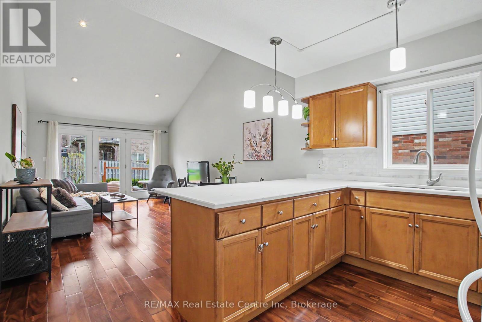9 Washburn Drive, Guelph, Ontario  N1E 0B4 - Photo 7 - X13126078