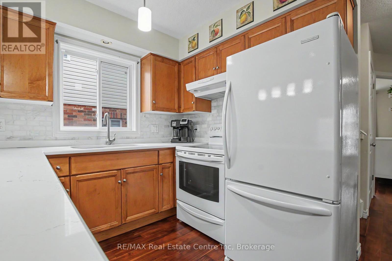 9 Washburn Drive, Guelph, Ontario  N1E 0B4 - Photo 9 - X13126078