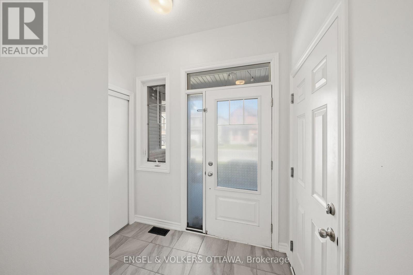 705 Perseus Avenue, Ottawa, Ontario  K2J 6T2 - Photo 3 - X13126068