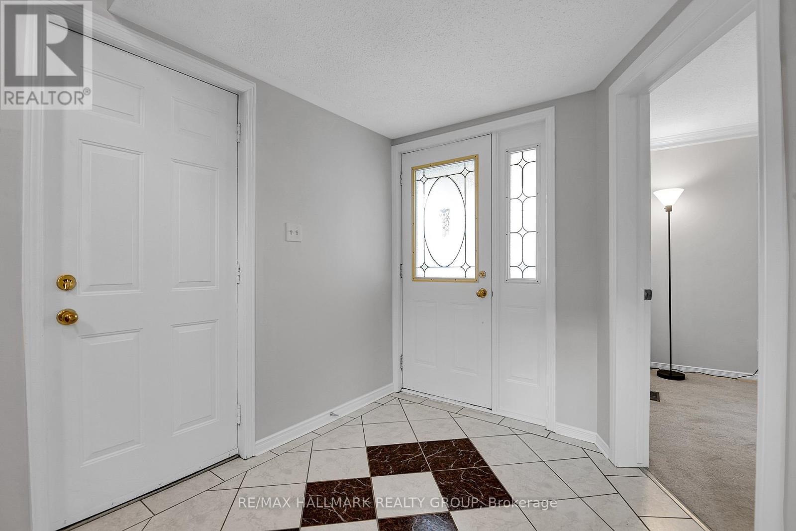 6602 Windsong Avenue, Ottawa, Ontario  K1C 6N1 - Photo 3 - X13126126