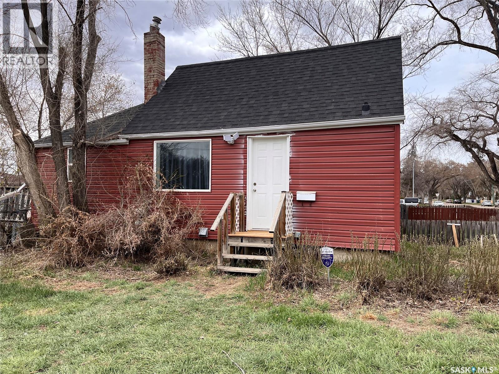701 I Avenue N, Saskatoon, Saskatchewan  S7L 2H1 - Photo 1 - SK035804