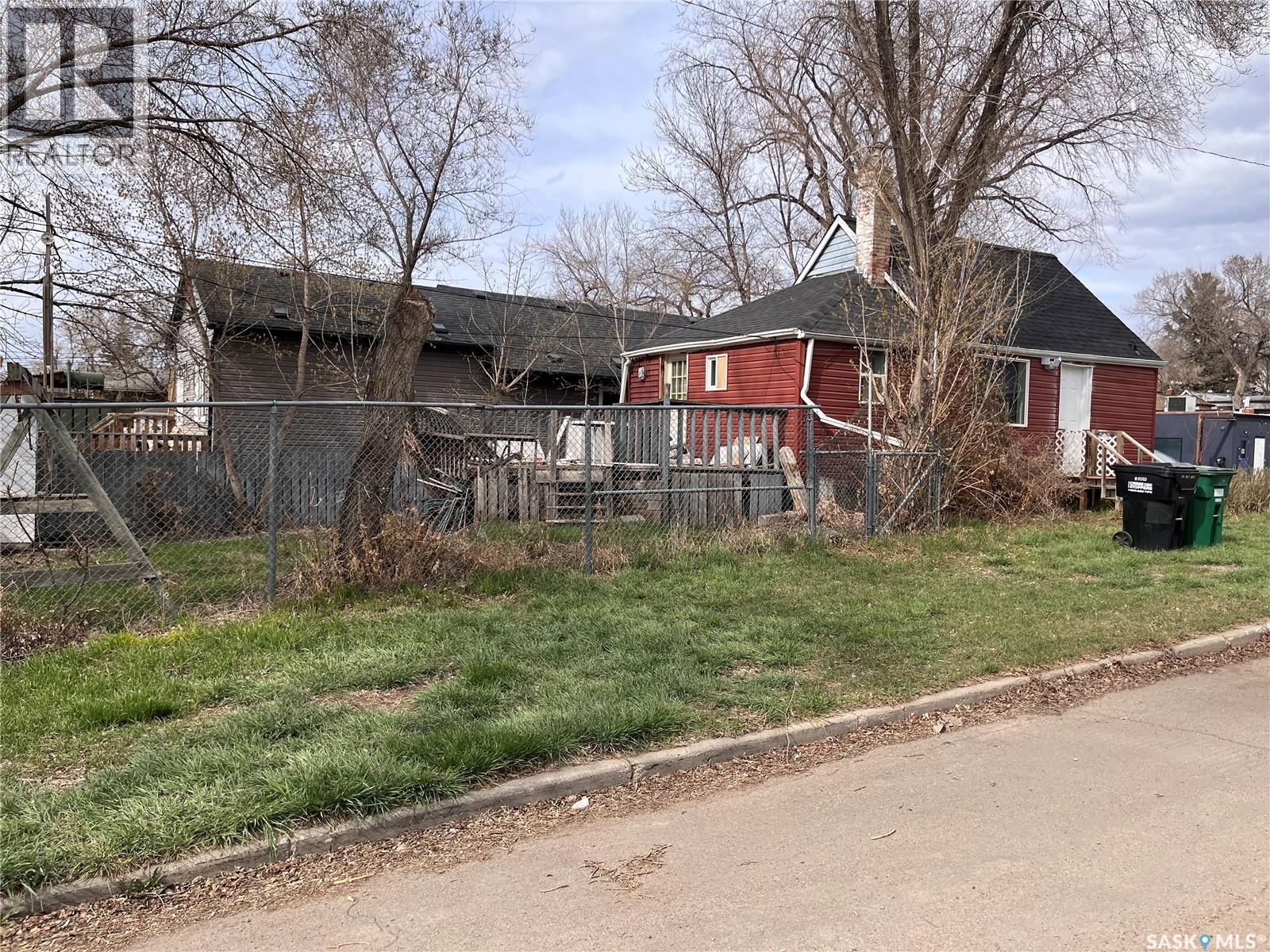 701 I Avenue N, Saskatoon, Saskatchewan  S7L 2H1 - Photo 3 - SK035804