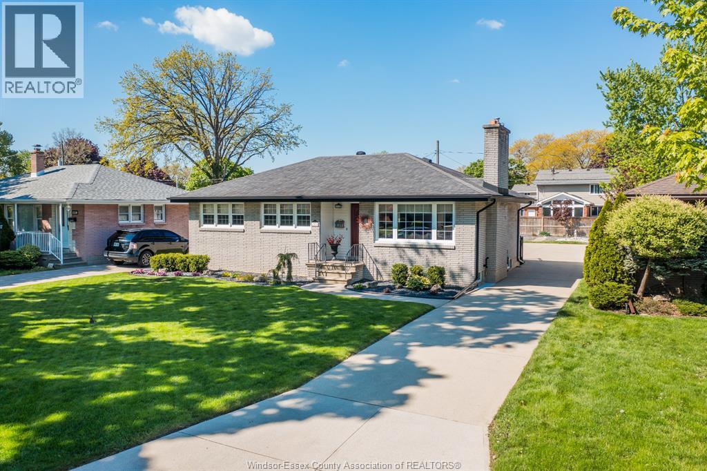 MLS# 26011043: 1211 PARKVIEW AVENUE, Windsor, Canada