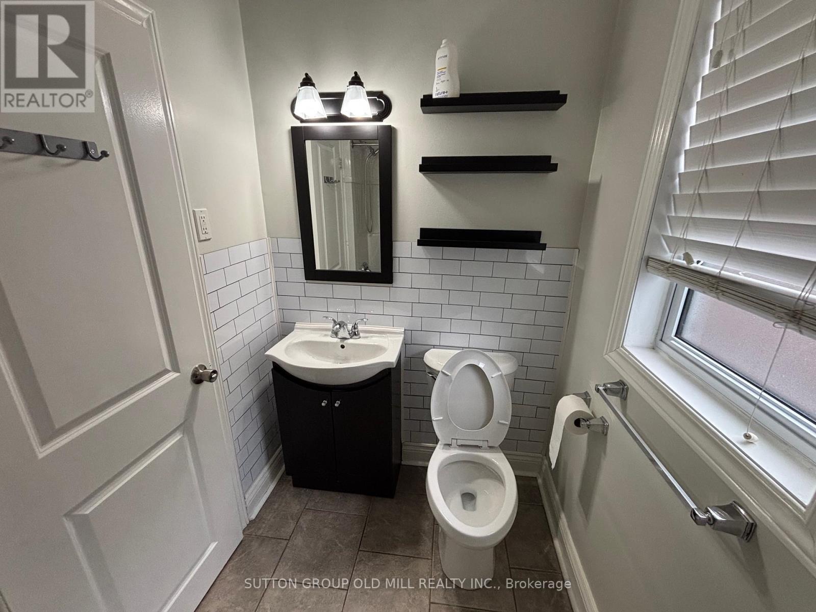 Upper - 85a Evans Avenue, Toronto, Ontario  M8Z 1H7 - Photo 12 - W13126180