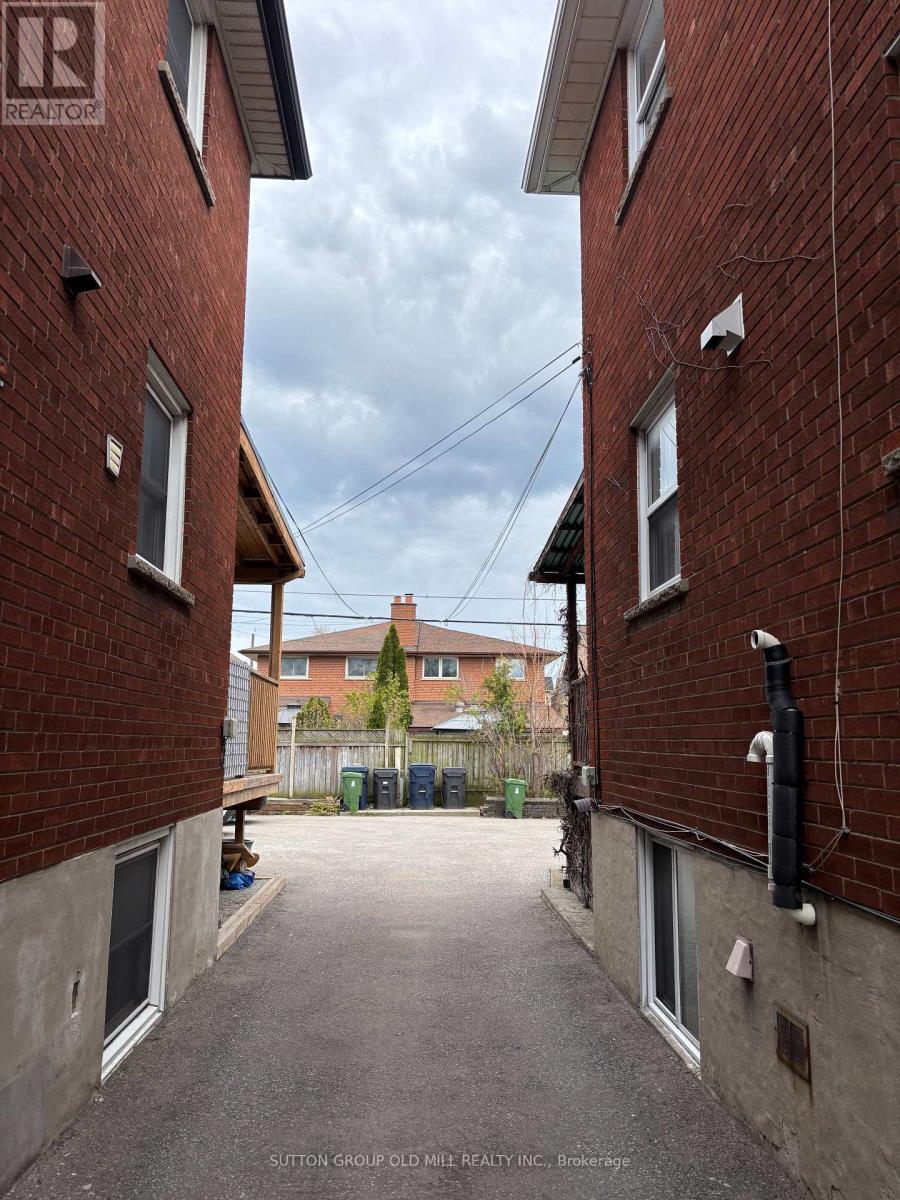 Upper - 85a Evans Avenue, Toronto, Ontario  M8Z 1H7 - Photo 28 - W13126180