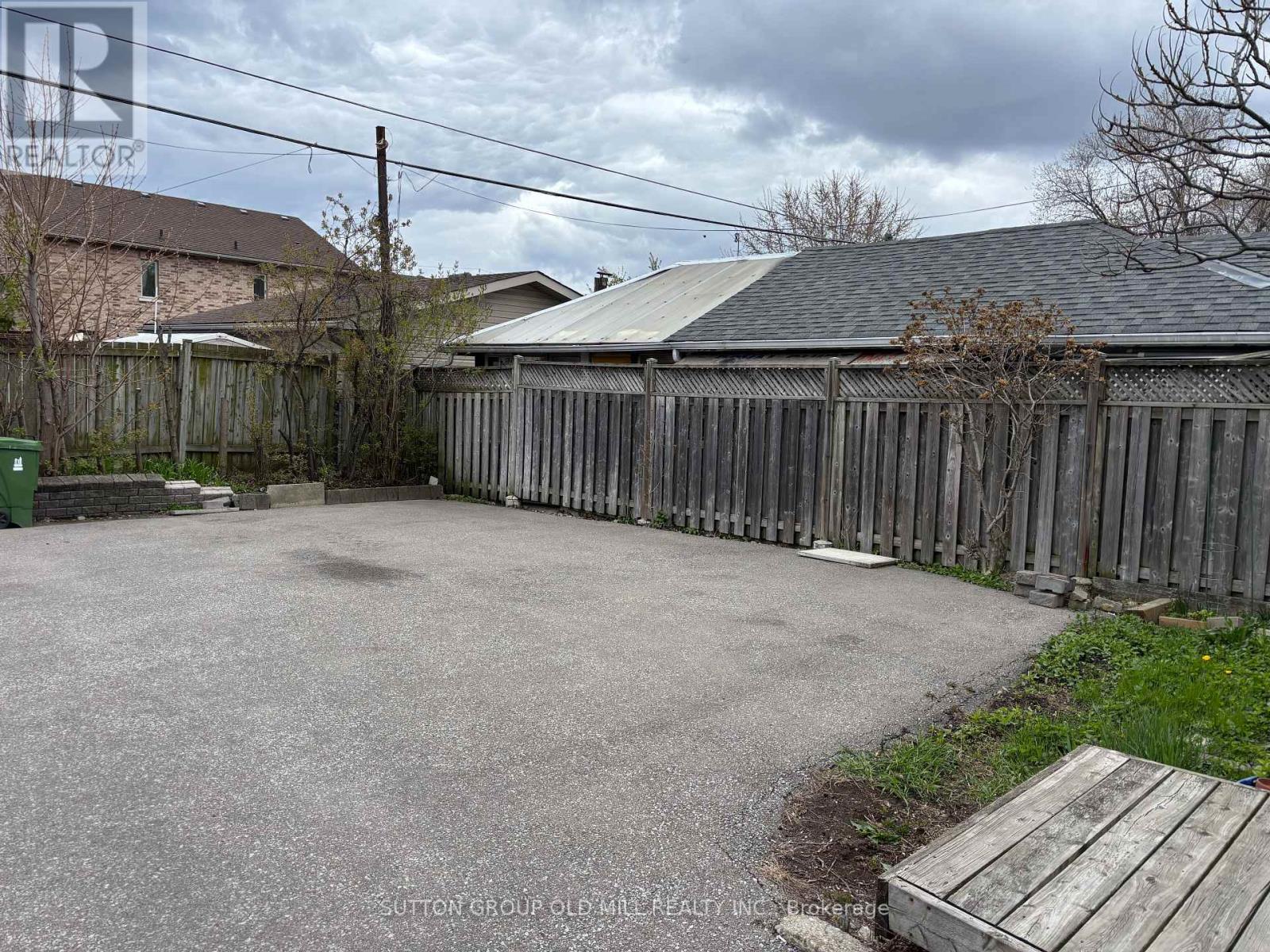Upper - 85a Evans Avenue, Toronto, Ontario  M8Z 1H7 - Photo 29 - W13126180