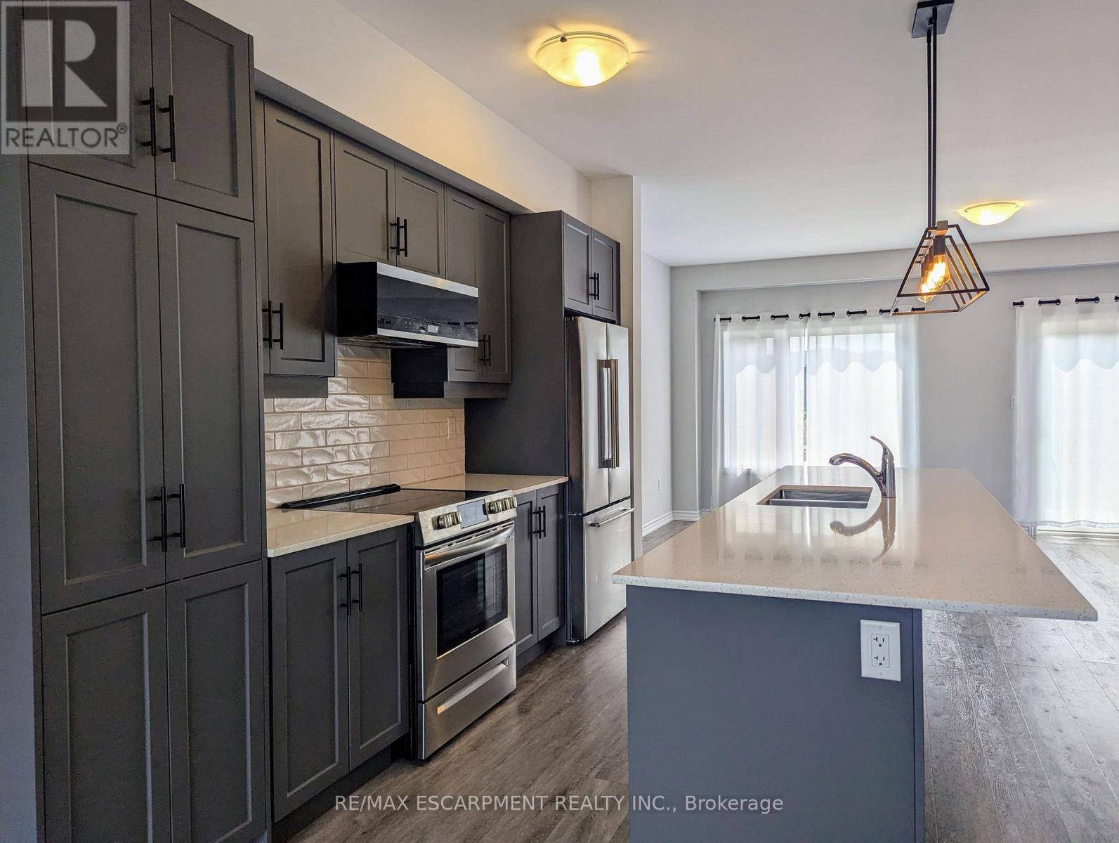 54 Cadwell Lane, Hamilton, Ontario  L9C 0E8 - Photo 2 - X13126178