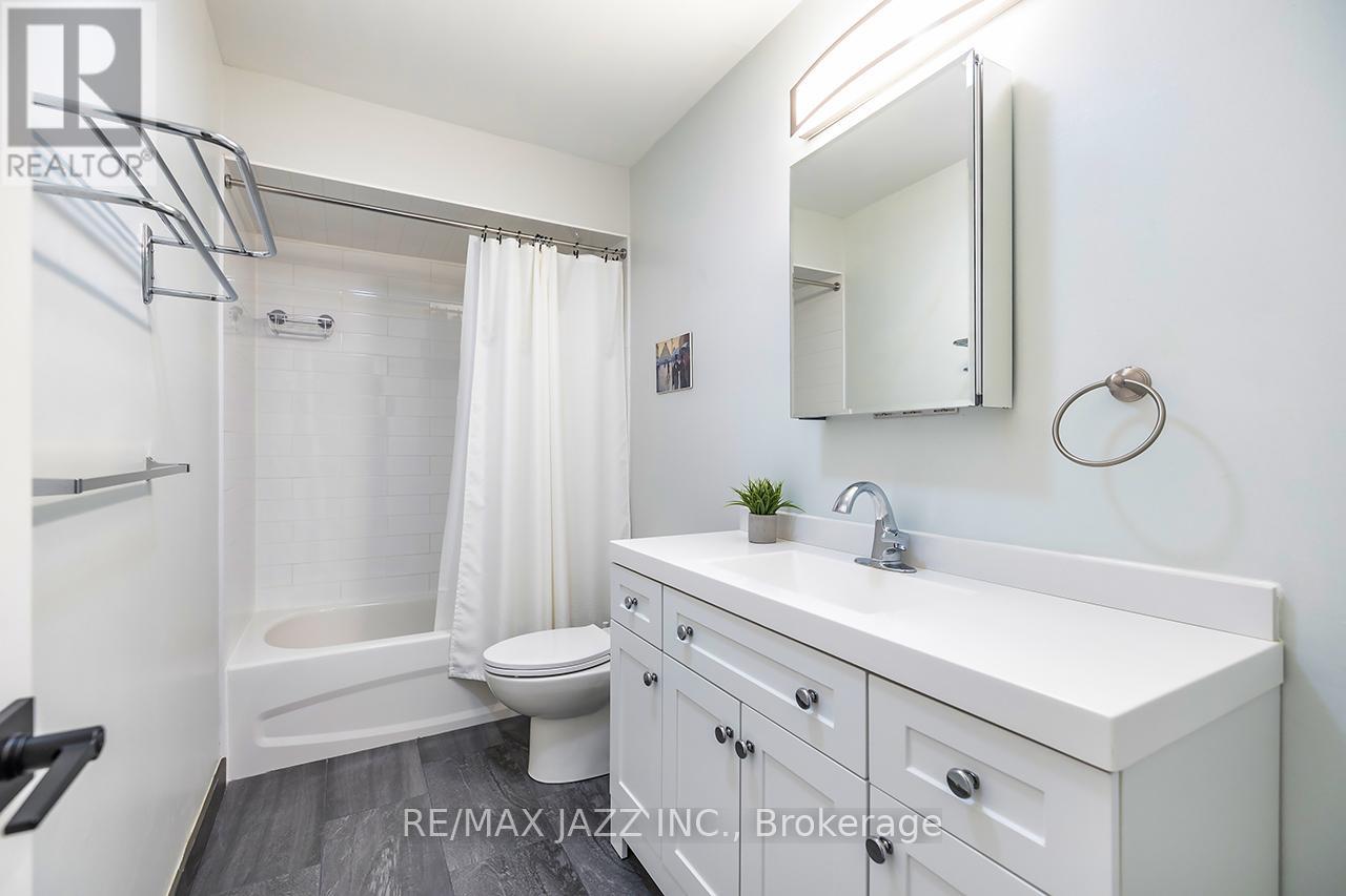 15 Graham Court, Whitby, Ontario  L1N 6E1 - Photo 33 - E13126244