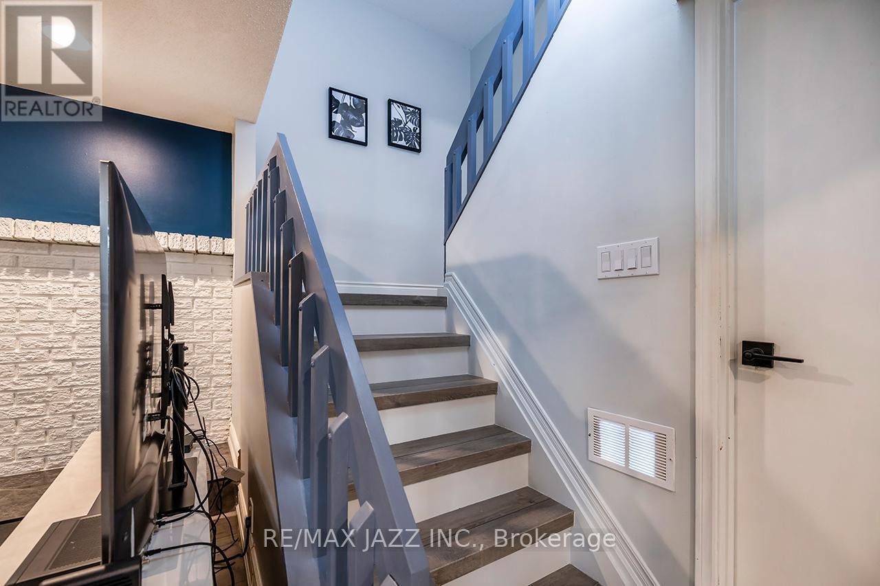 15 Graham Court, Whitby, Ontario  L1N 6E1 - Photo 34 - E13126244