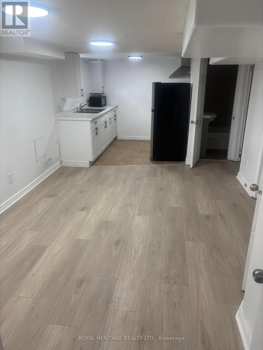 93 Park Rd S, Oshawa, Ontario  L1J 4G7 - Photo 2 - E13126348