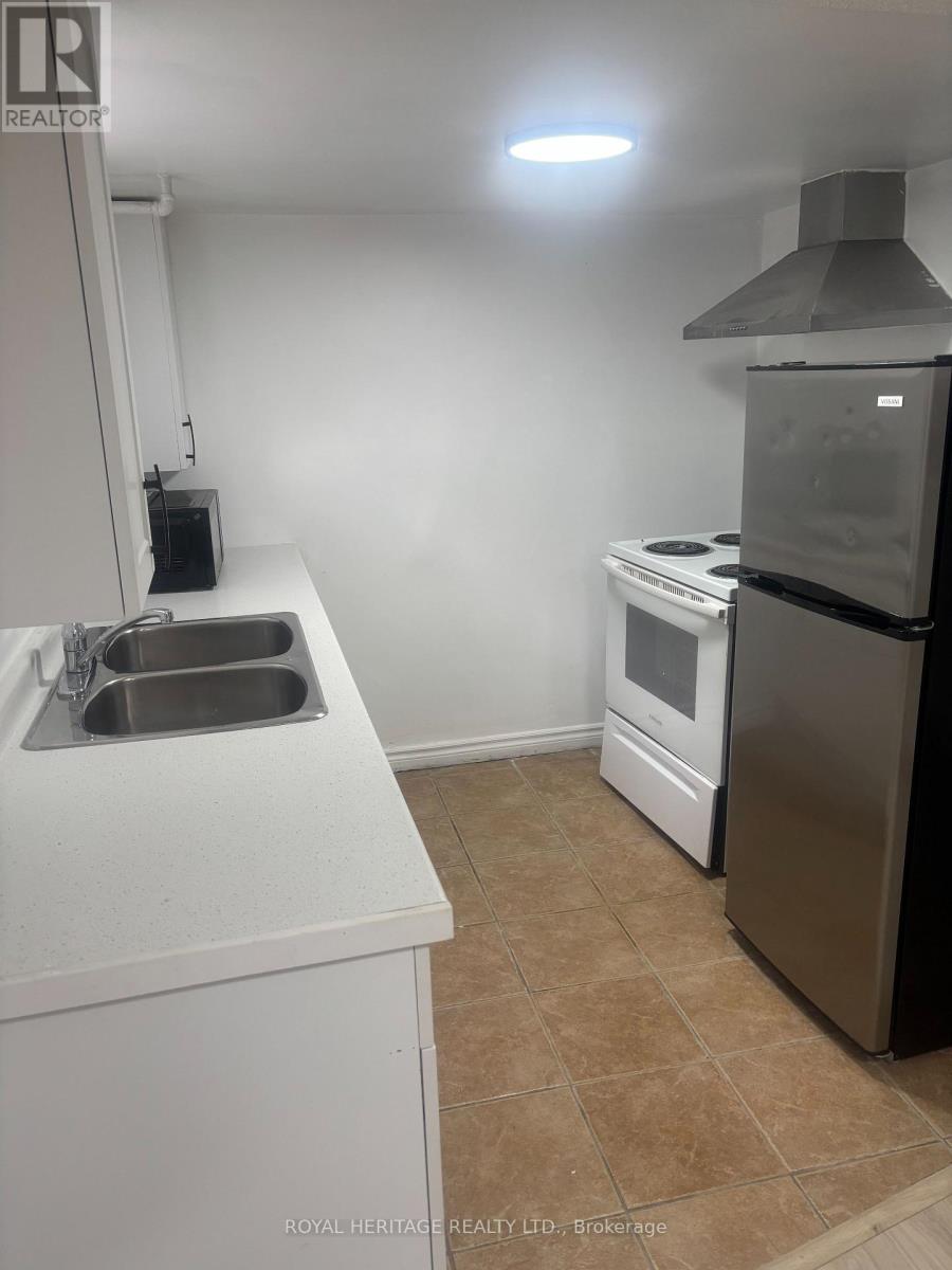 93 Park Rd S, Oshawa, Ontario  L1J 4G7 - Photo 3 - E13126348