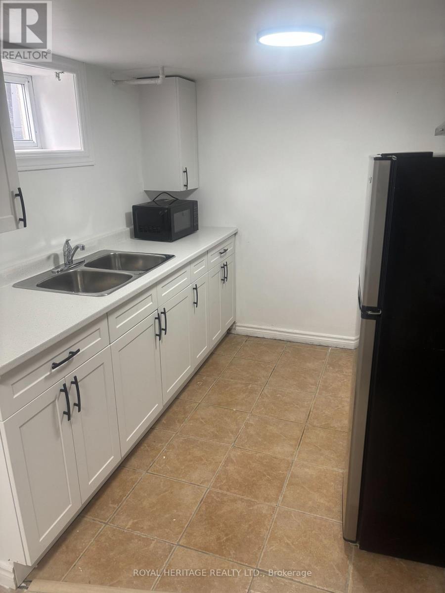 93 Park Rd S, Oshawa, Ontario  L1J 4G7 - Photo 4 - E13126348