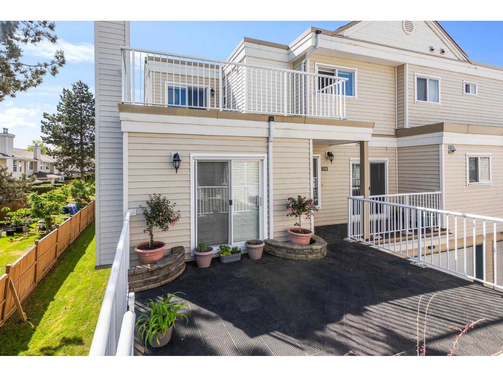158 10077 156 Street, Surrey, British Columbia  V3R 4L6 - Photo 3 - R3123354