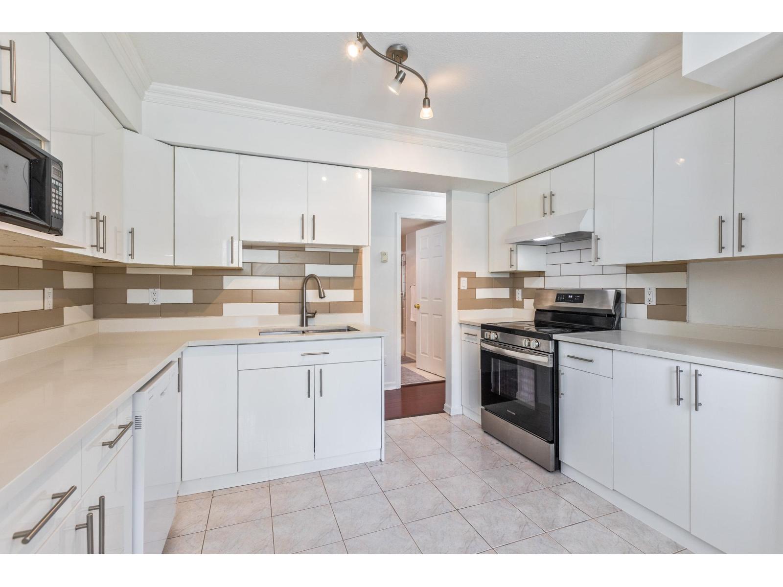 158 10077 156 Street, Surrey, British Columbia  V3R 4L6 - Photo 11 - R3123354