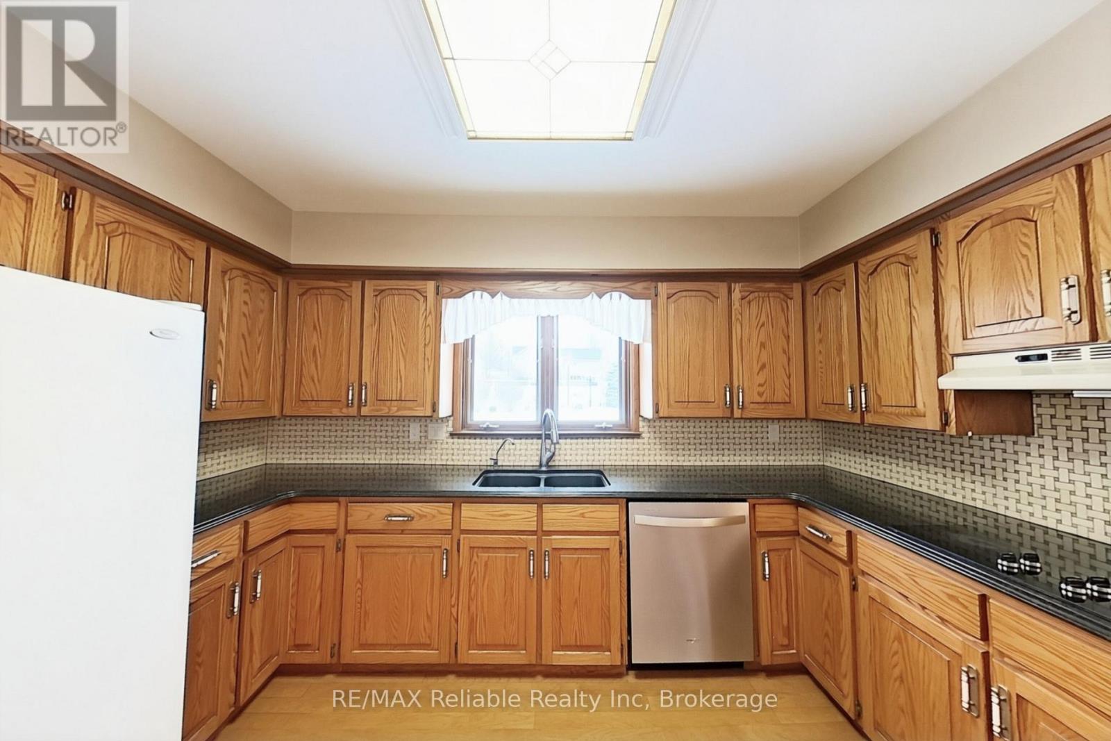 67 Rattenbury Street W, Central Huron, Ontario  N0M 1L0 - Photo 9 - X13126380