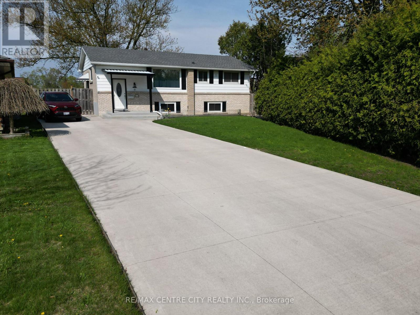 11 KENWOOD CRESCENT, London East, Ontario