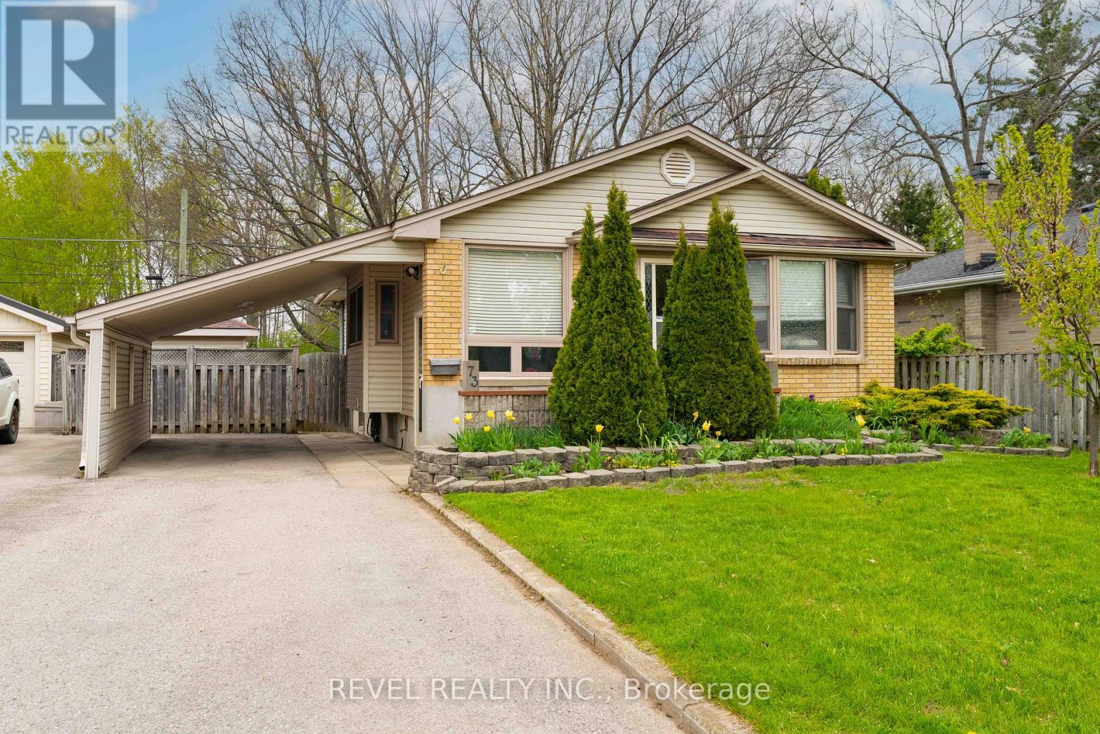73 Queenston Crescent