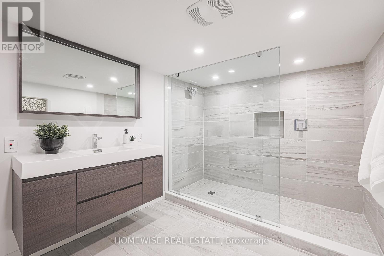 21 Bayhampton Court, Toronto, Ontario  M3H 5L5 - Photo 32 - C13126376