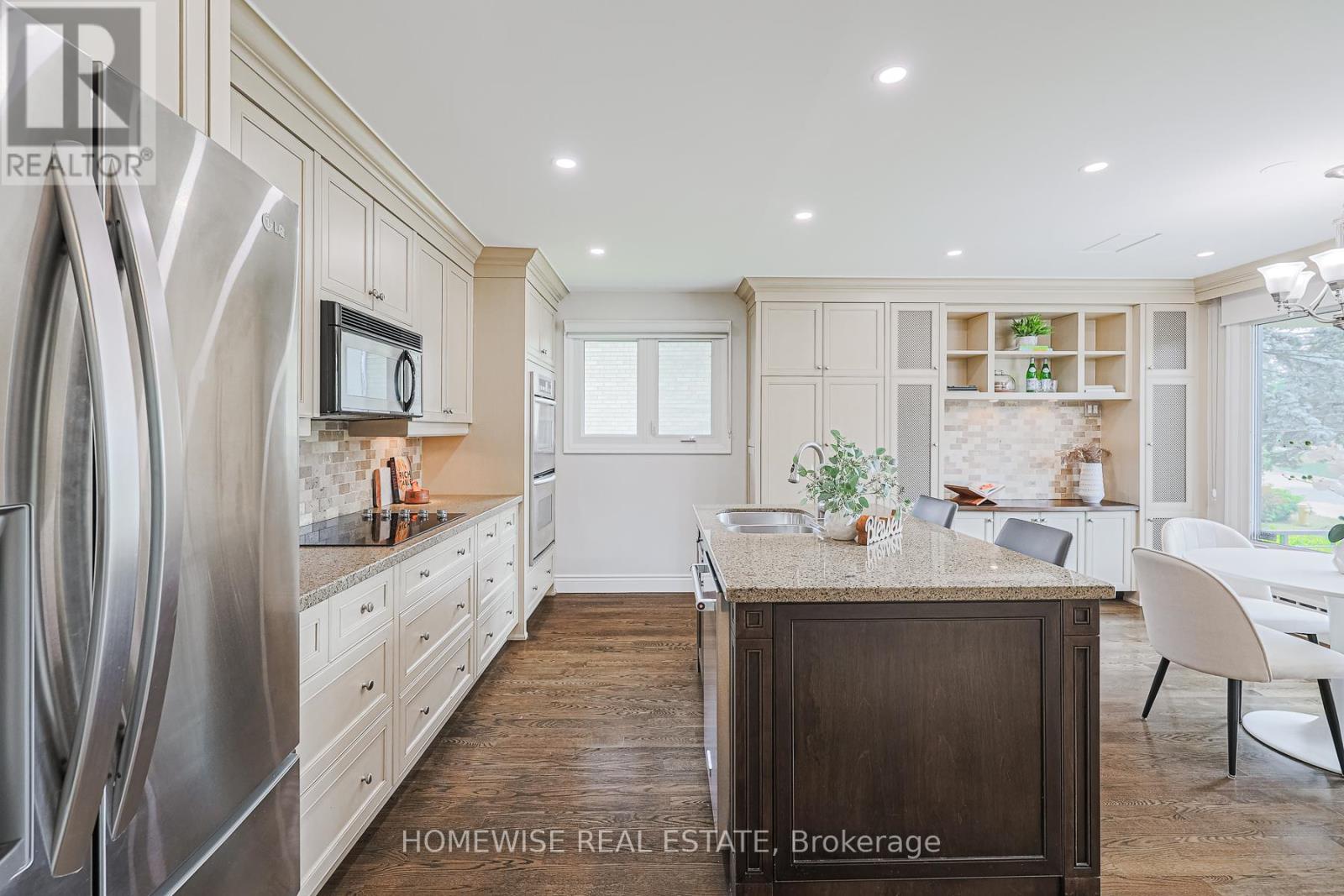 21 Bayhampton Court, Toronto, Ontario  M3H 5L5 - Photo 4 - C13126376