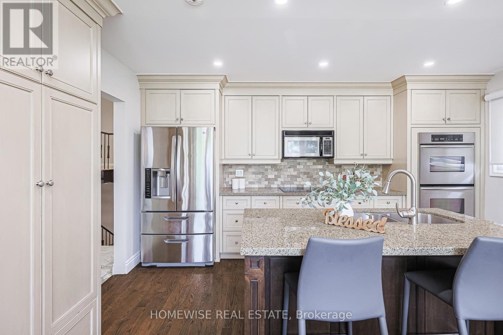 21 Bayhampton Court, Toronto, Ontario  M3H 5L5 - Photo 5 - C13126376
