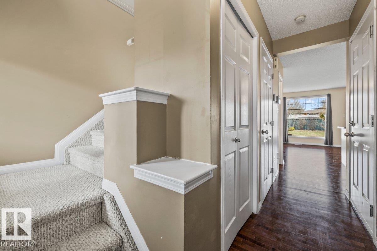 12148 16 Av Sw, Edmonton, Alberta  T6W 1L8 - Photo 2 - E4487568