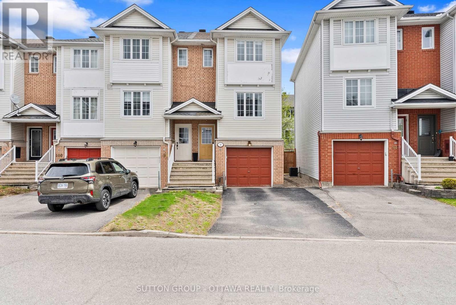 96 MANHATTAN CRESCENT, Ottawa, Ontario