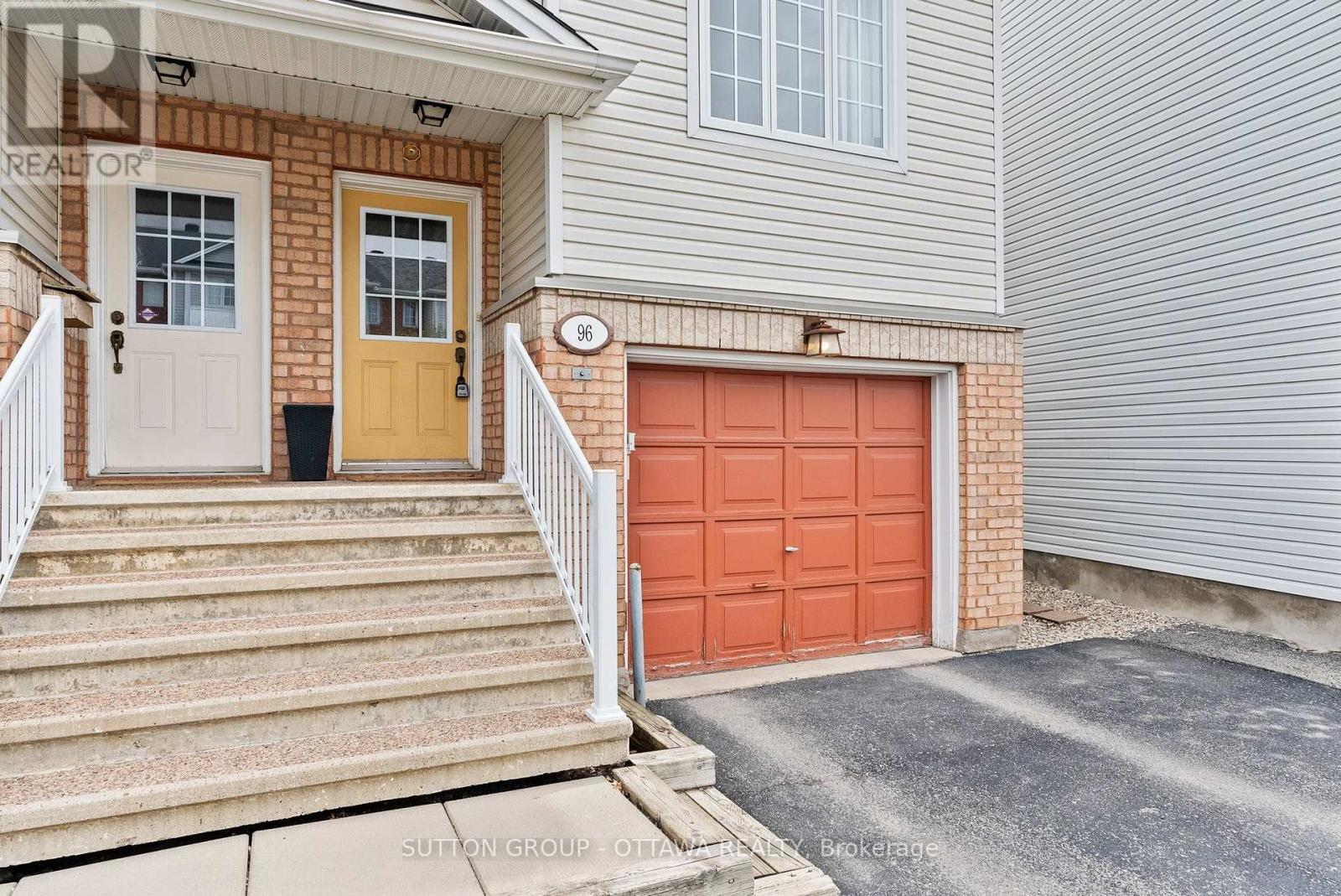 96 Manhattan Crescent, Ottawa, Ontario  K2C 4B7 - Photo 2 - X13126378