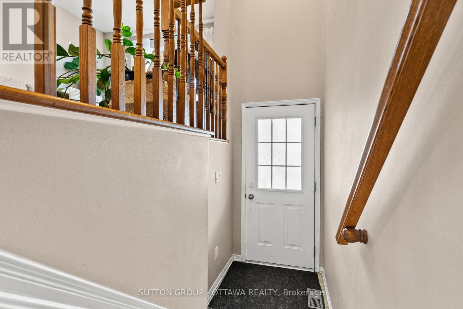 96 Manhattan Crescent, Ottawa, Ontario  K2C 4B7 - Photo 3 - X13126378