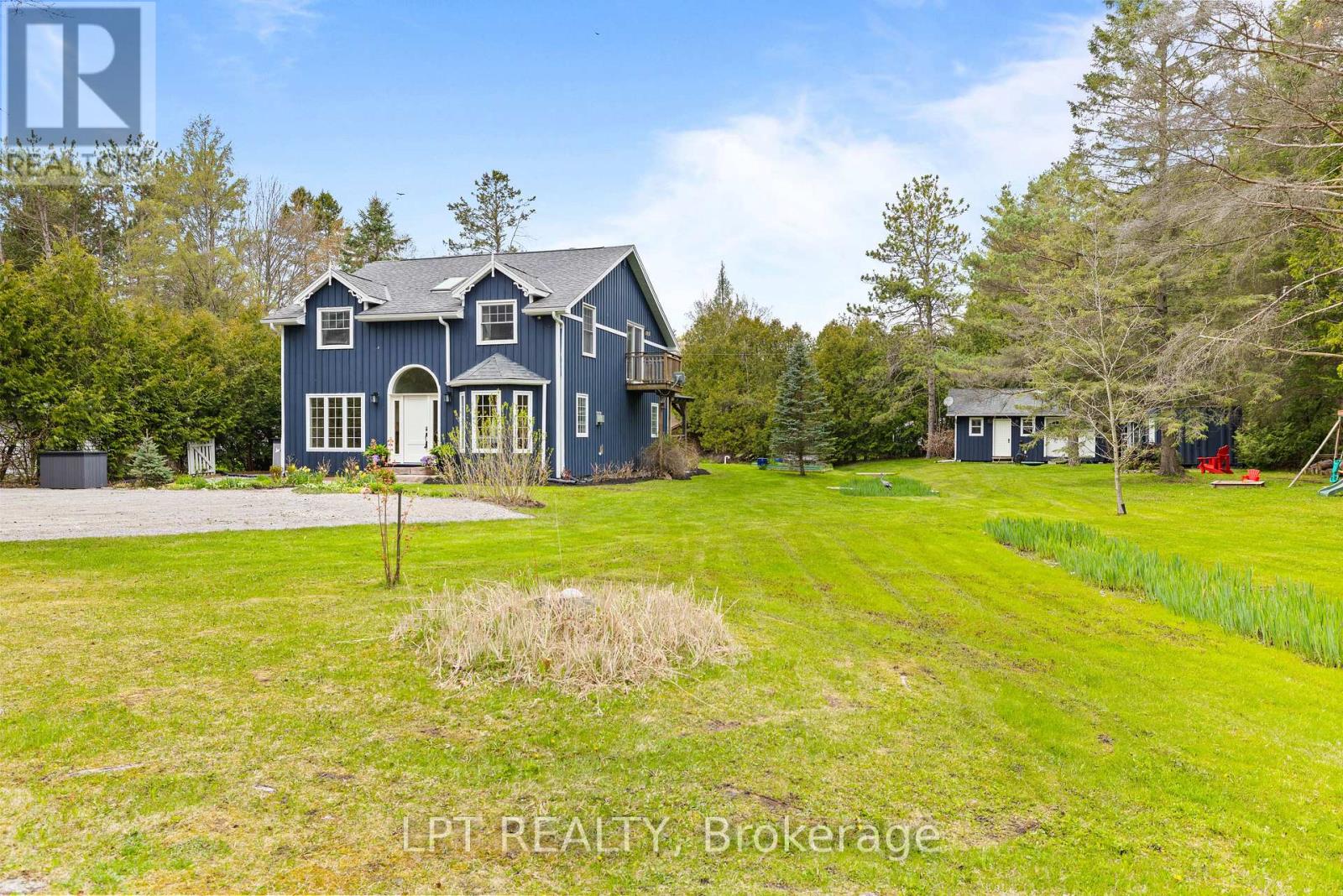 26 VAMBOLA AVENUE, Georgina, Ontario
