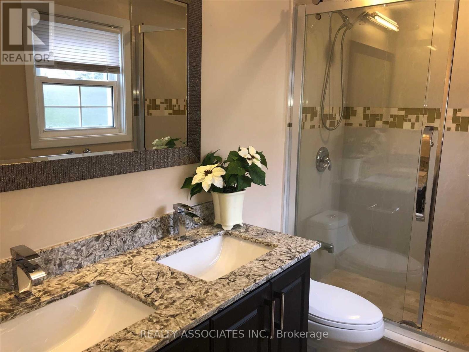 32 Almond Avenue, Markham, Ontario  L3T 1L1 - Photo 4 - N13126328