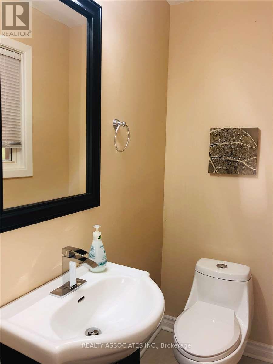 32 Almond Avenue, Markham, Ontario  L3T 1L1 - Photo 5 - N13126328
