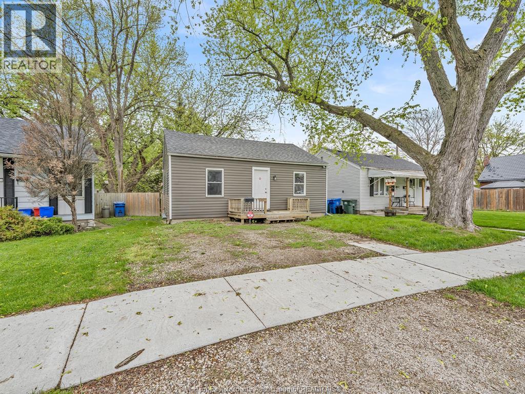 3422 Barrymore, Windsor, Ontario  N9C 1V1 - Photo 2 - 26011105
