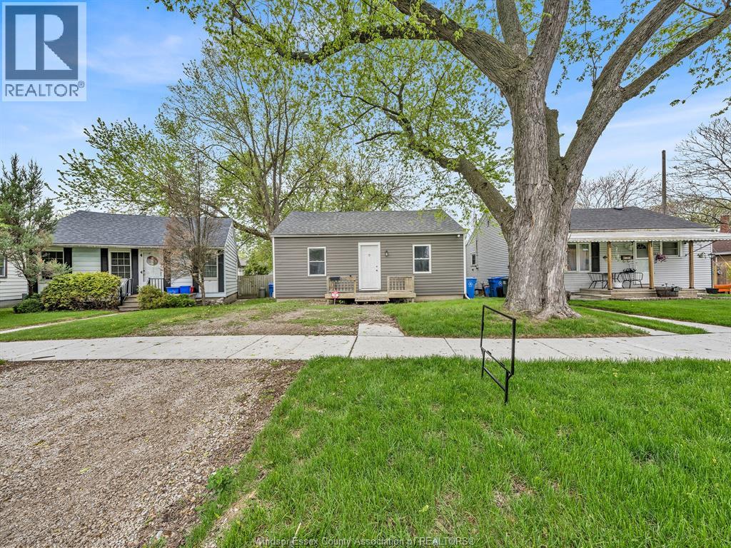 3422 Barrymore, Windsor, Ontario  N9C 1V1 - Photo 3 - 26011105