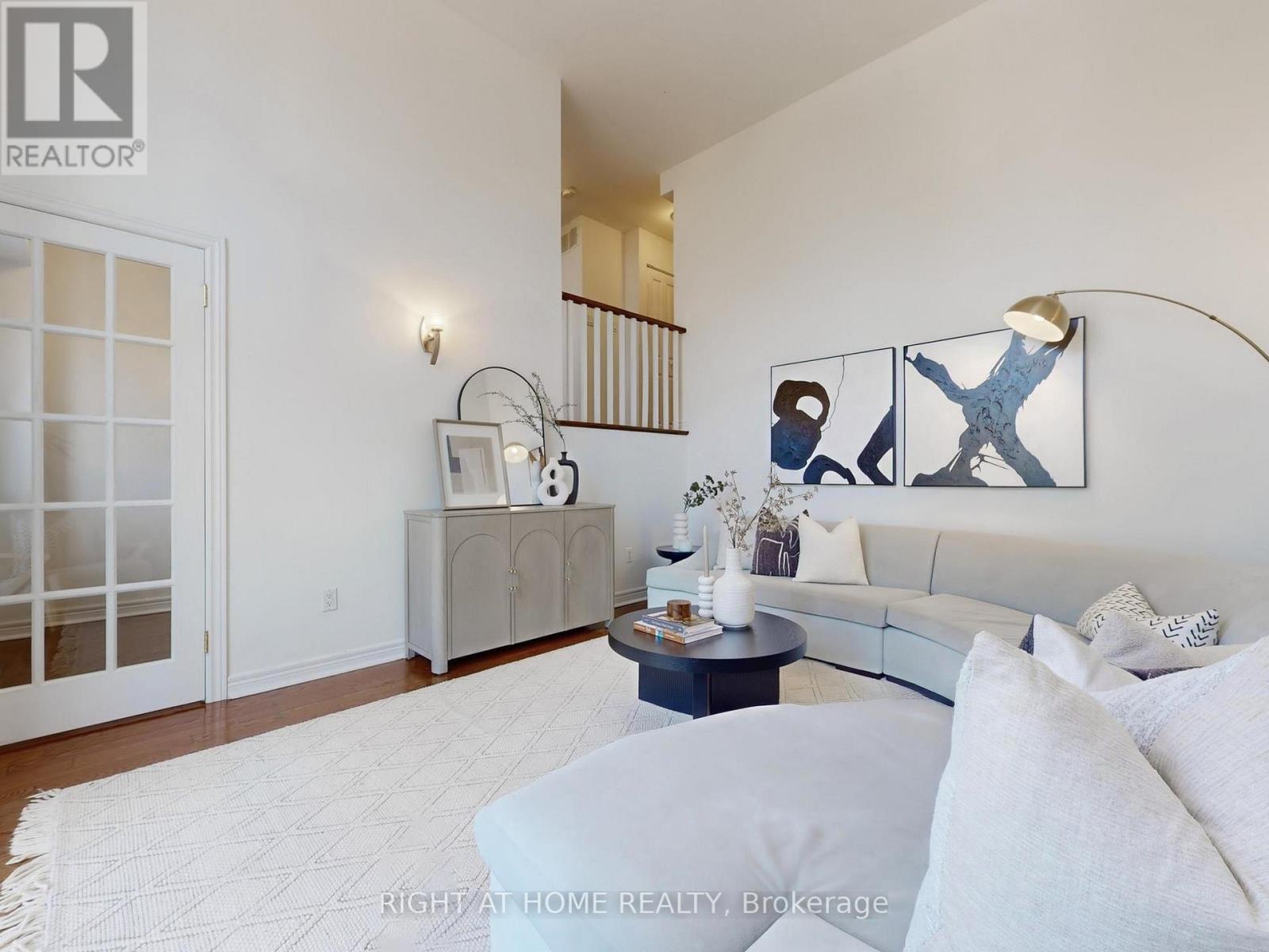 1021 Craven Road, Toronto, Ontario  M4J 4V7 - Photo 5 - E13025460